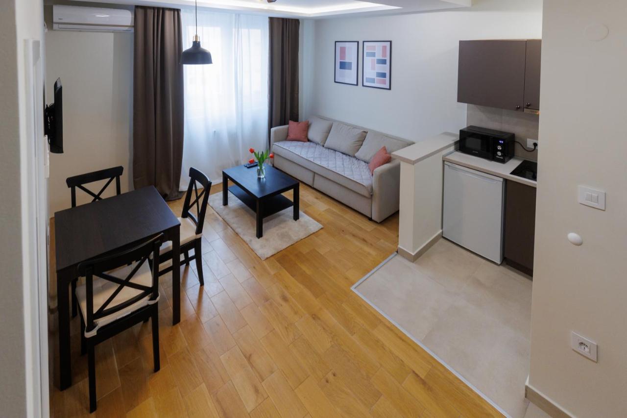 Black & White Apartment Subotica Luaran gambar